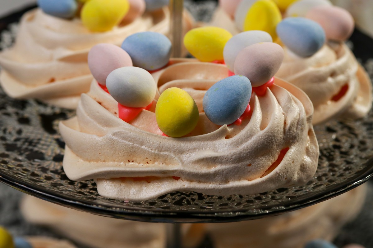 Gluten Free Meringue Easter Eggs